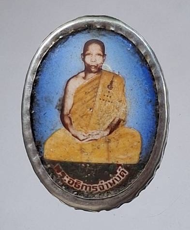 ล็อคเก็ตรุ่นแรก หลวงพ่อจำนงค์ วัดสำนักตะค่า จ.สุพรรณบุรี (หูห่วงหัก)