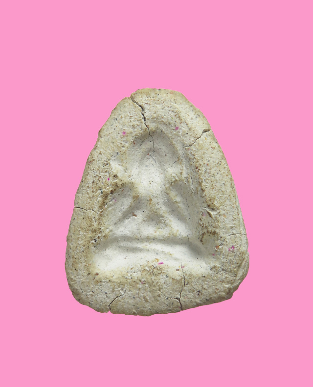 พระปิดตาหลังแบบ