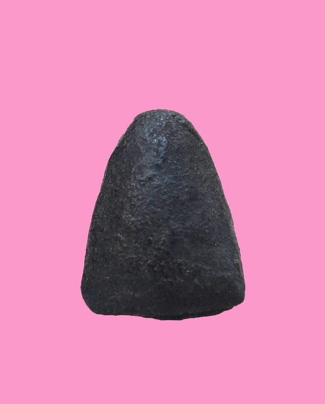 พระปิดตา เนื้อผงคลุกรัก