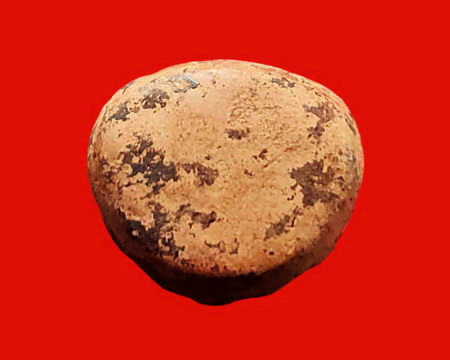 พระกริ่งปทุมสุริยวงค์(บัวรอบ)เนื้อดินเผา หลวงปู่ดี วัดเทวสังฆาราม จ.กาญจนบุรี หายากมากค่ะ