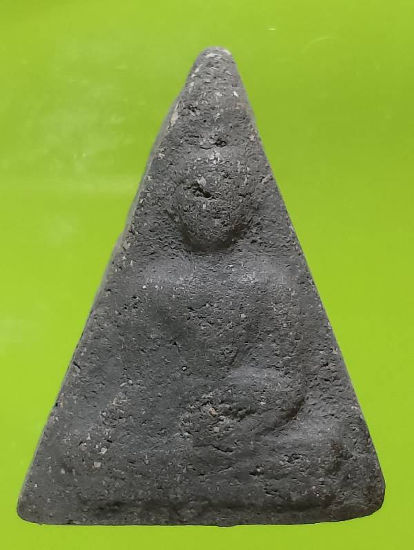 พระสมเด็จนางพญา เนื้อผงผสมแร่ องค์หนาๆ