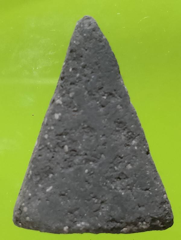 พระสมเด็จนางพญา เนื้อผงผสมแร่ องค์หนาๆ