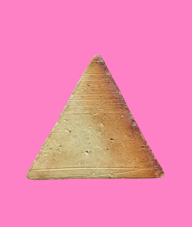 สมเด็จหน้าจั่ว เนื้อดิน หลังปาด