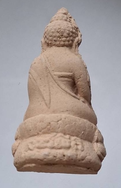 พระผงชัยวัฒน์ วัดหนองคล้า อ.ศรีราชา จ.ชลบุรี กล่องเดิมๆ