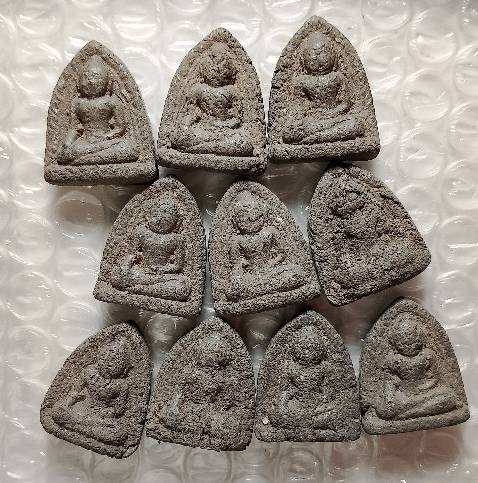 พระผงผสมแร่ พิมพ์หลวงพ่อโต จำนวน 10 องค์  