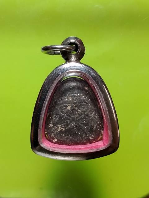 พระปิดตาฝังพลอย หลังยันต์ พร้อมกรอบ 