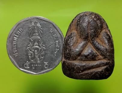 พระปิดตาเนื้อผงคลุกลัก