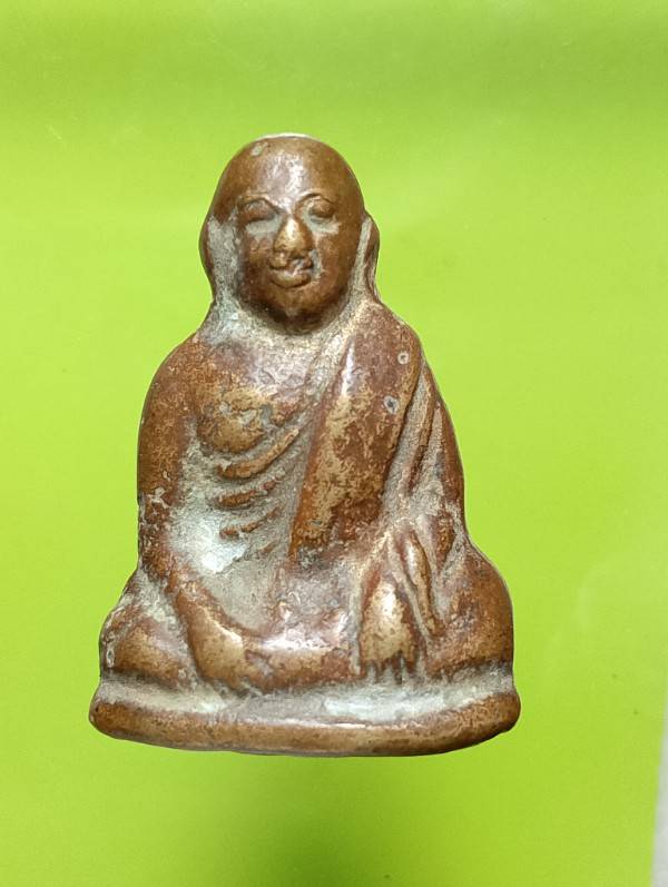 รูปหล่อลอยองค์