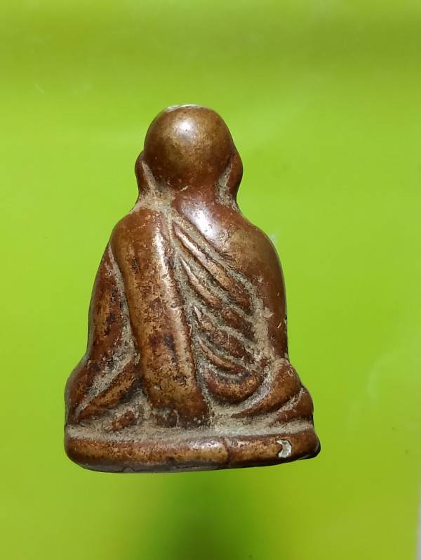 รูปหล่อลอยองค์