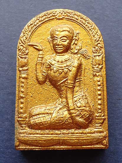 T5.2 พระผงแม่นางกวัก หลวงพ่อสาคร วัดหนองกรับ เนื้อผงปิดทอง ปี 2548