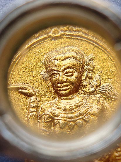 T5.2 พระผงแม่นางกวัก หลวงพ่อสาคร วัดหนองกรับ เนื้อผงปิดทอง ปี 2548