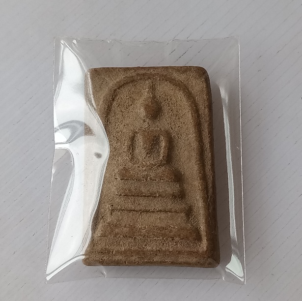 พระสมเด็จแดงหลวงพ่อชาญณรงค์ อภิชิโต