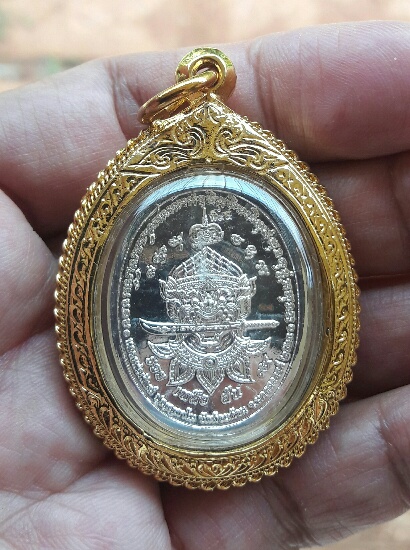 หลวงพ่อพัฒน์ รวยเหลือล้น ๙๙ เนื้อกะไหล่เงินลงยาฟ้า สุดสวย เคาะเดียว