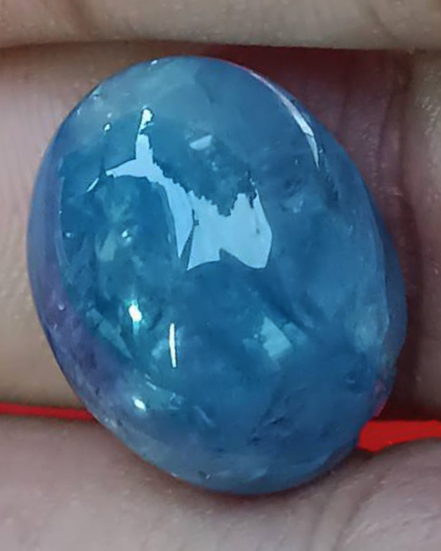 พลอยหัวแหวน สีฟ้า ขนาดประมาณ 2.1*1.7*1.3 ซ.ม. นน. 42.55 ct.