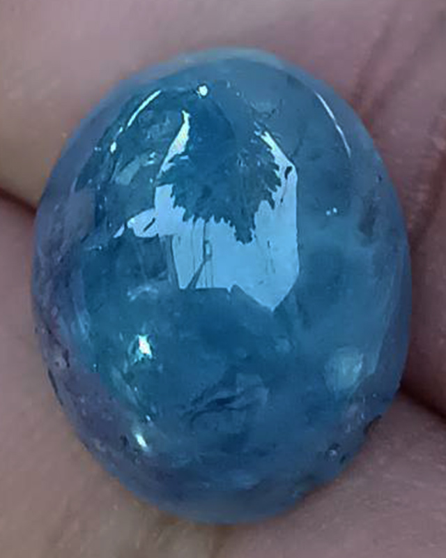 พลอยหัวแหวน สีฟ้า ขนาดประมาณ 2.1*1.7*1.3 ซ.ม. นน. 42.55 ct.