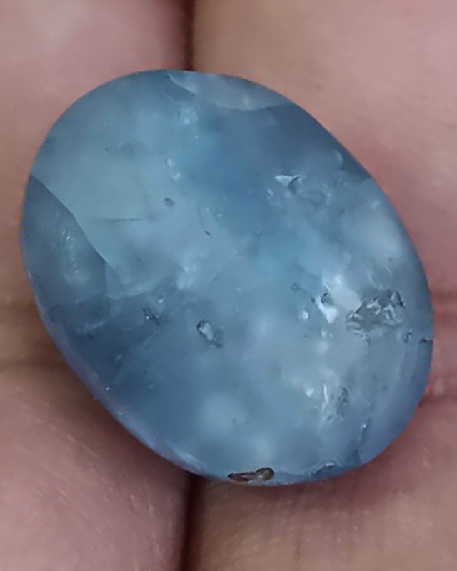 พลอยหัวแหวน สีฟ้า ขนาดประมาณ 2.1*1.7*1.3 ซ.ม. นน. 42.55 ct.