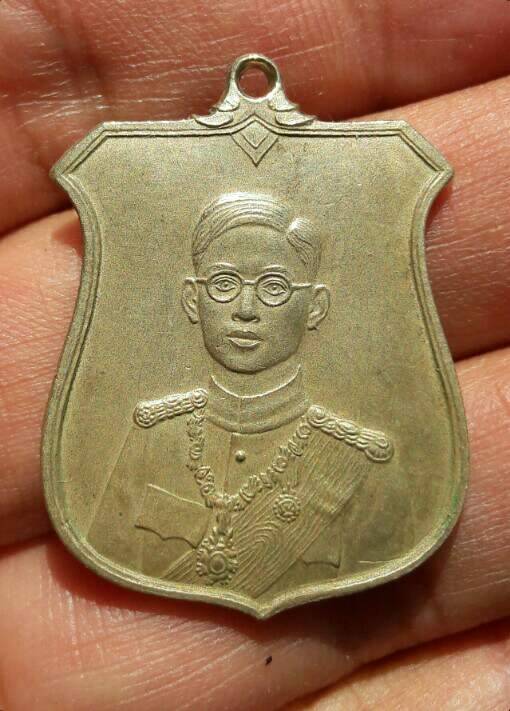 เหรียญย้อนยุคในหลวงรัชกาลที่ 9 พระราชพิธี บรมราชาภิเษก ปี 2493 เคาะเดียว