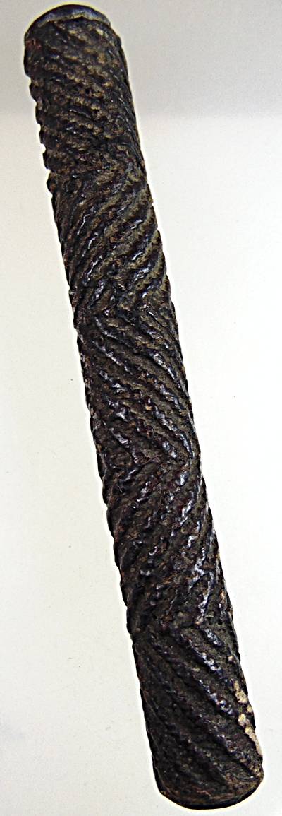 ๒๐ ตะกรุดเนื้อตะกั่วเก่าลงรัก ขนาด ๔ นิ้ว