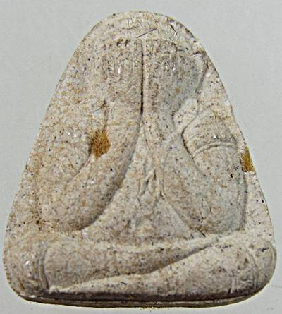 พระปิดตาตั้งตัว หลวงพ่อหลาย วัดนาจอมเทียน ชลบุรี