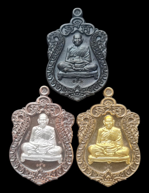 เคาะแรกแดง..กรรมการสำเภาเศรษฐี ๖๓..รายละเอียดในโพสต์..ลพ.พัฒน์ วัดห้วยด้วน จ.นครสวรรค์ 