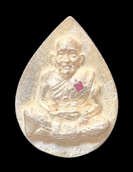 เคาะแรกแดง..เหรียญหล่อหยดน้ำ ๖๕..เนื้อเงินฝังพลอยแดง กล่องเดิม..ลป.นน สำนักสงฆ์เขาพรานธูป ประจวบฯ