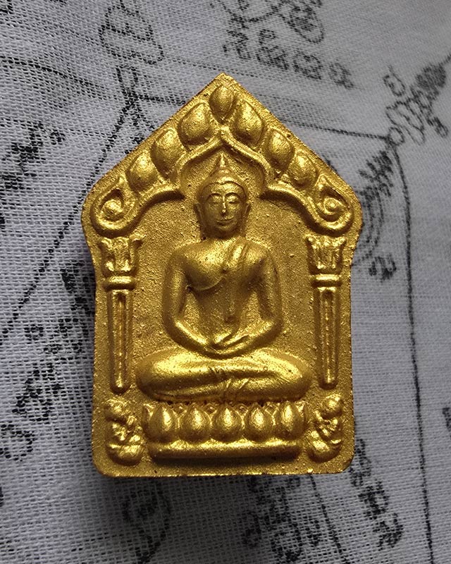 พระขุนแผนพรายกุมารพิมพ์ใหญ่ หลวงพ่อคูณ วัดบ้านไร่ 2557 เนื้อแดงทาทอง หลังตะกรุดเงิน 2 ดอก