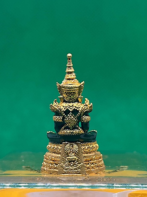 พระแก้วมรกต วัดพระศรีรัตนศาสดาราม สำนักพระราชวังจัดสร้าง