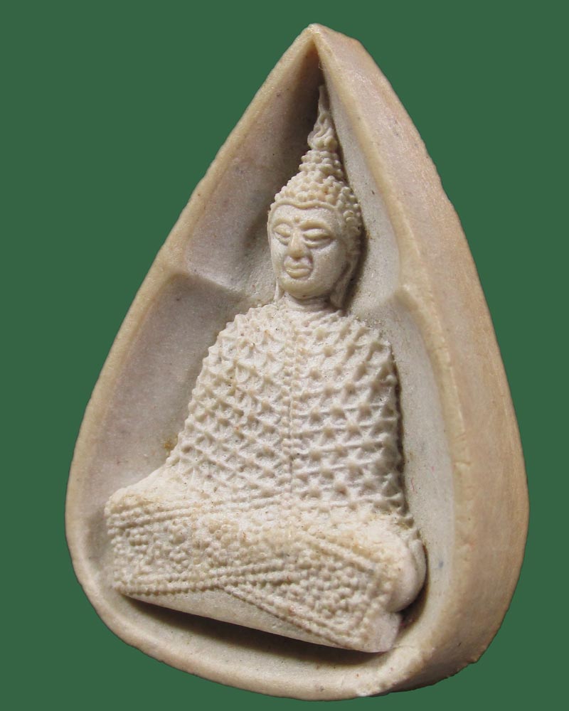 พระแก้วมรกต หลัง ภปร. ปี 2530 ทรงเครื่องฤดูฝน