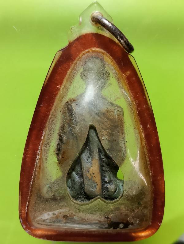 รูปหล่อเลี่ยมเก่า 