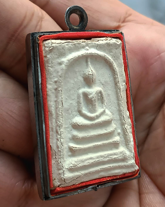 สมเด็จเนื้อผงหลังตรายาง พระบ้านเก่าเก็บหลายสิบปี ไม่ทราบที่ ขนาดประมาณ 3.8 x 2.5 ซ.ม. พร้อมตลับเสตนเ