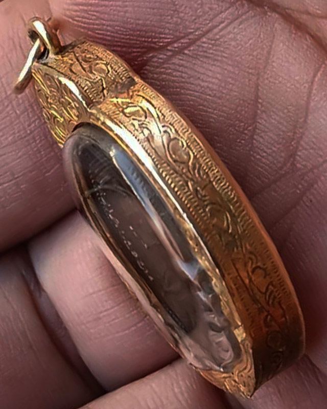 เหรียญรุ่นแรก หลวงพ่อแช่ม วัดนวลนรดิศ กรุงเทพฯ พ.ศ. 2510 เนื้อทองแดง สวยมาก เลี่ยมทองเก่า %สูง