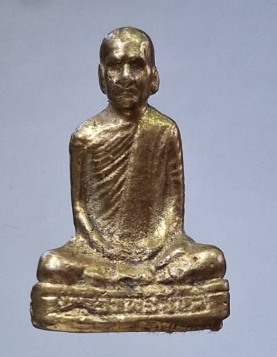 รูปหล่อโบราณรุ่นแรก หลวงพ่อสันติ วัดใหม่สระพลอย อ.สามชุก จ.สุพรรณบุรี เนื้อทองผสม