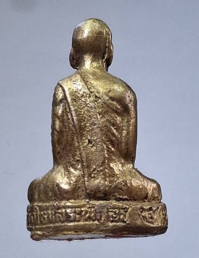 รูปหล่อโบราณรุ่นแรก หลวงพ่อสันติ วัดใหม่สระพลอย อ.สามชุก จ.สุพรรณบุรี เนื้อทองผสม