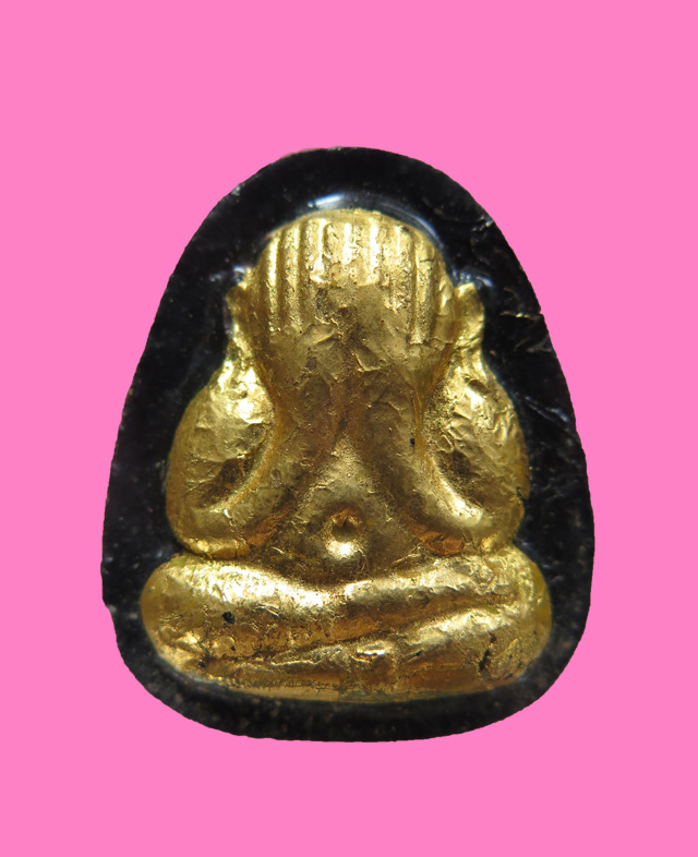 พระปิดตาเนื้อผง ลงรัก ปิดทอง