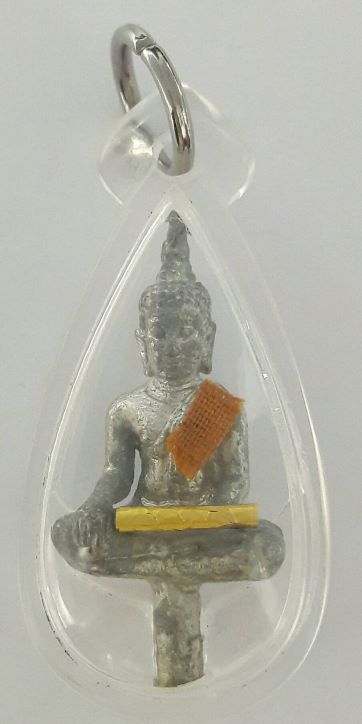 พระยอดธง รุ่น5 กูท้ายิง เนื้อตะกั่วเถื่อน ติดตะกรุดทองคำแท้ 1 ดอก และจีวร เคาะเดียว