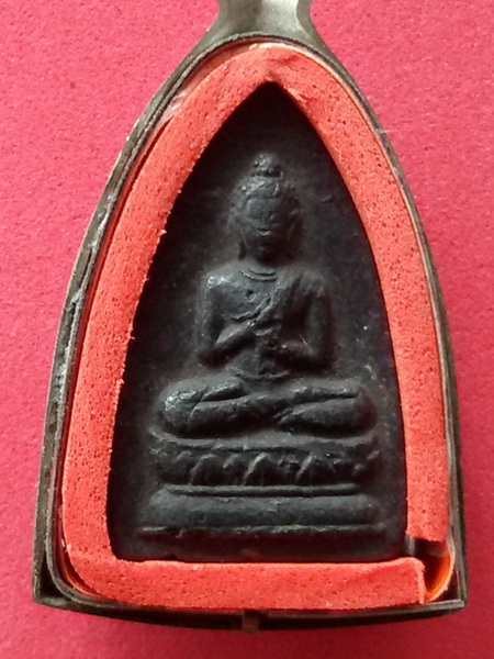 พระผงมหาว่าน หลัง ศ.ล. อาจารย์ปาล ปาลธัมโม จ. พัทลุง พ.ศ. 2511