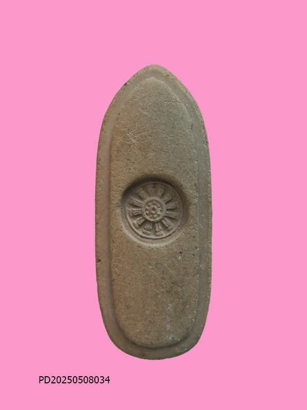 พระเนื้อดิน พิมพ์ลีลา หลังธรรมจักร