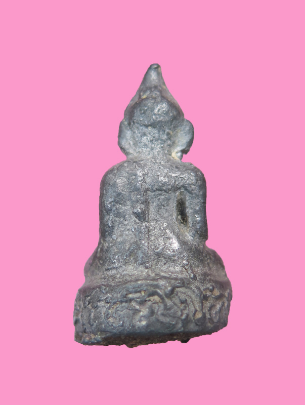 พระชัยวัฒน์ เนื้อตะกั่ว ฐานจารรอบ ก้นอุดผงยา