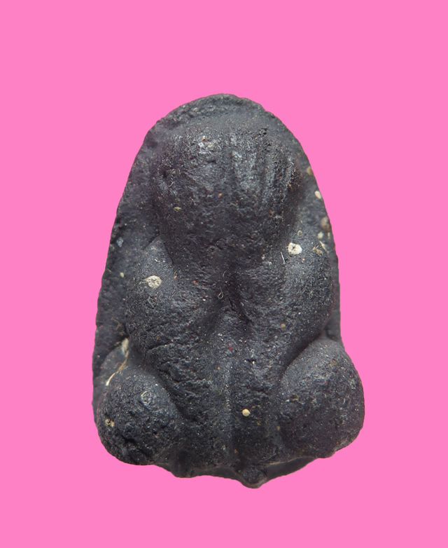 พระปิดตาข้าวต้มมัด เนื้อผงคลุกรัก