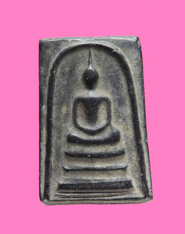 สมเด็จ เนื้อผงน้ำมัน ดำ หลังอุ ฝั่งแร่