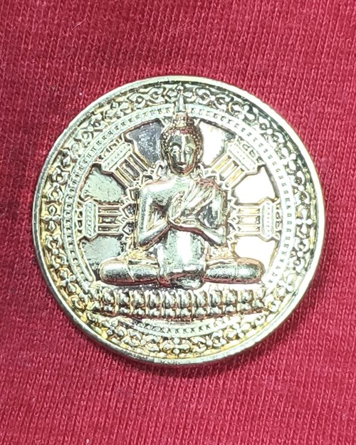 เหรียญกลมธรรมจักร ปางปฐมเทศนา หลังยันต์ กะไหล่เงิน (ไม่ทราบที่)