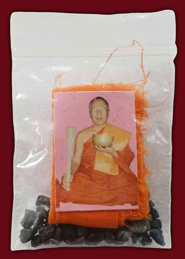 หลวงพ่ออุทัย วัดเกาะตาพุด ราชบุรี..2 รายการ...เคาะเดียว