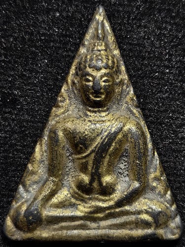  วัดป่า ชลบุรี  พระนางพญา หลวงปู่เฮี้ยง หลังแบบ  ปี 2502 เนื้อชิน