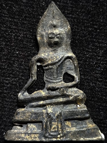  กรุวัดเก๋งจีน เมืองระยอง พระเนื้อชินเงิน พิมพ์ปางมารวิชัย
