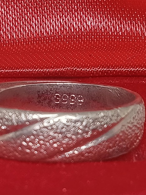แหวนตอก 9999 (มือสองเก่าเก็บเหมือนไม่ได้ใช้)