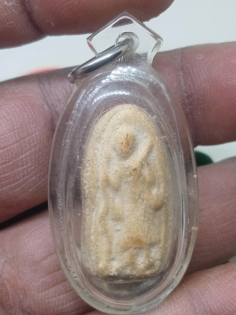 พระสิวลีเนื้อดินผสมผง หลังจารย์ ไม่ทราบที่ครับ