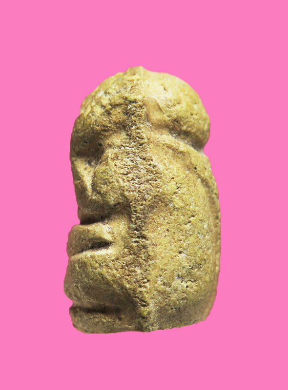 ปิดตา ขนาดสูง 1.8 ซม. พระน่าจะฝังอะไรไว้ มีน้ำหนัก