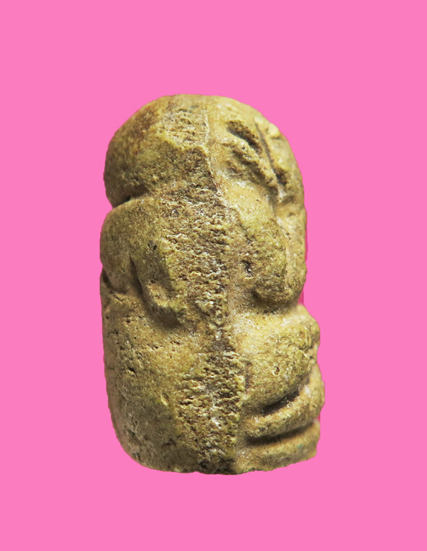 ปิดตา ขนาดสูง 1.8 ซม. พระน่าจะฝังอะไรไว้ มีน้ำหนัก