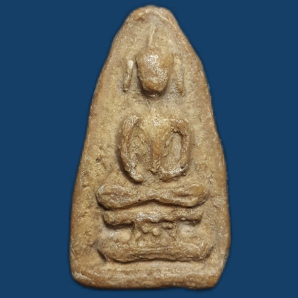 พระเนื้อผงแก่น้ำมัน ดูคล้ายพิมพ์วัดสามปลื้ม ไม่ทราบเกจิ เนื้อพระจัดมาก