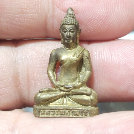 รูปหล่อหลวงพ่อเพชร รุ่นกองบิน4 เคาะเดียว